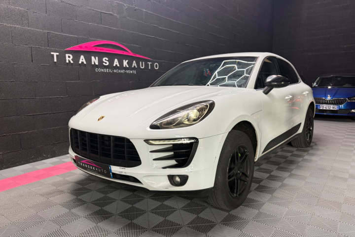 PORSCHE MACAN