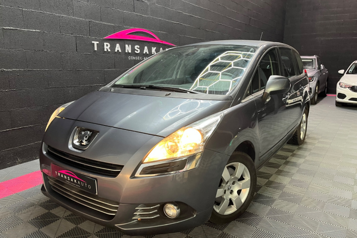 PEUGEOT 5008