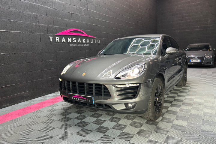 PORSCHE MACAN