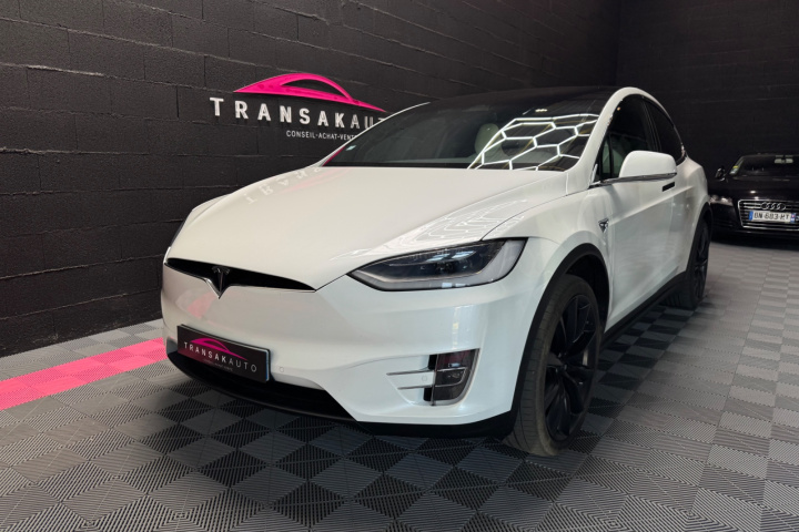 TESLA MODEL X