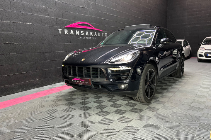 PORSCHE MACAN