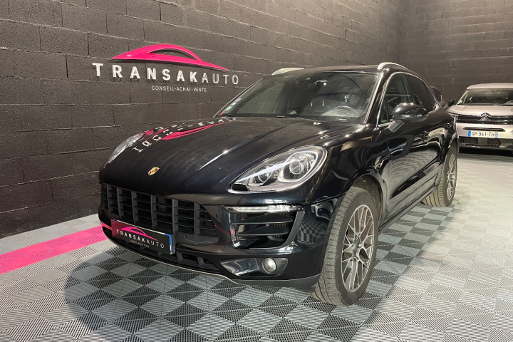 PORSCHE MACAN